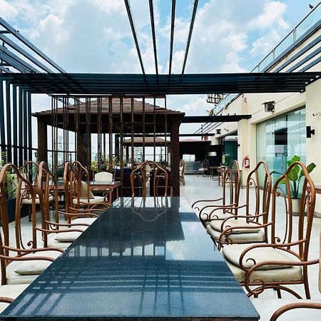 Grand Regent Hotel And Suites 파이살라바드 외부 사진