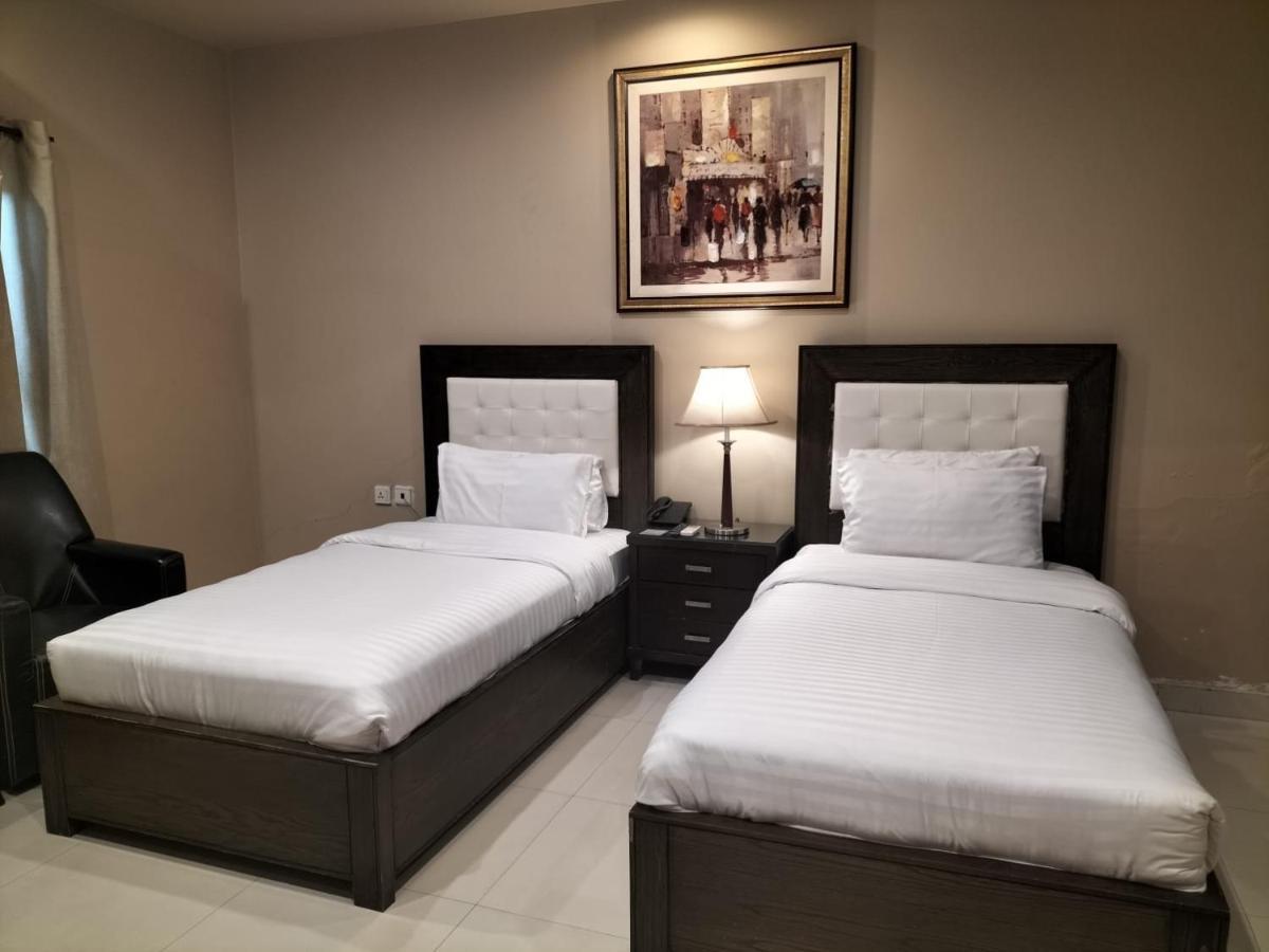 Grand Regent Hotel And Suites 파이살라바드 외부 사진