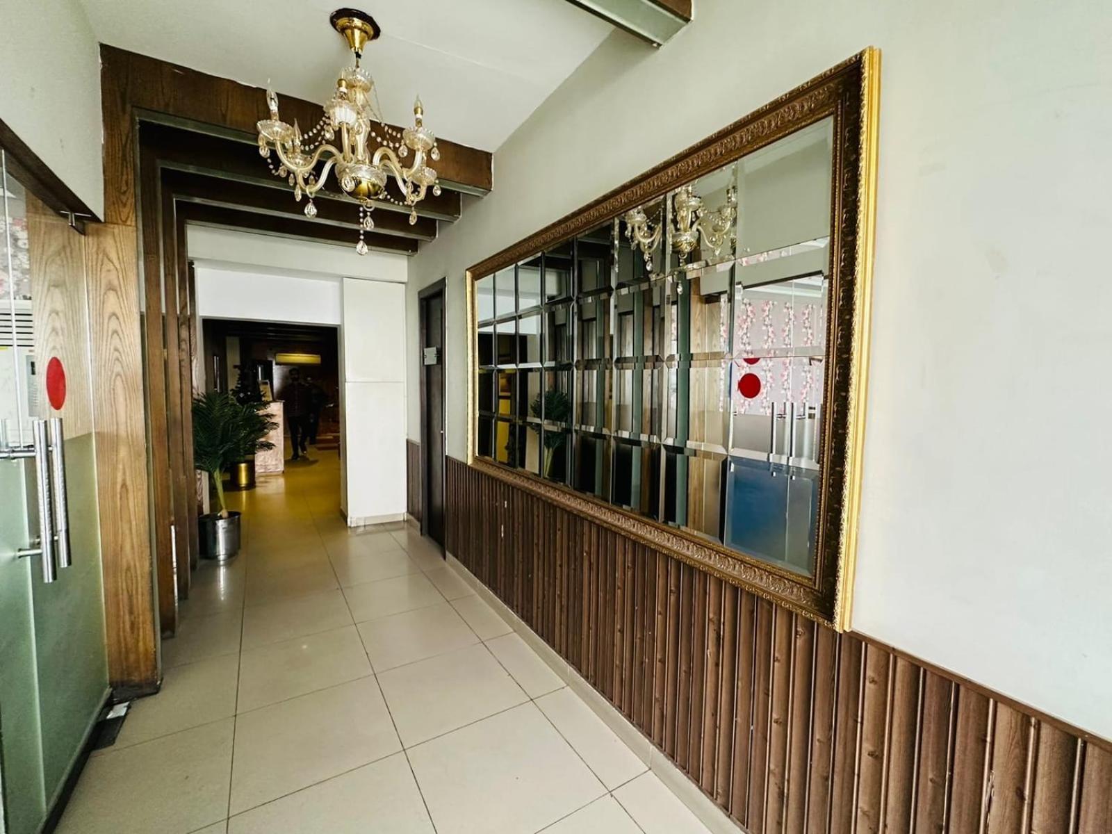 Grand Regent Hotel And Suites 파이살라바드 외부 사진