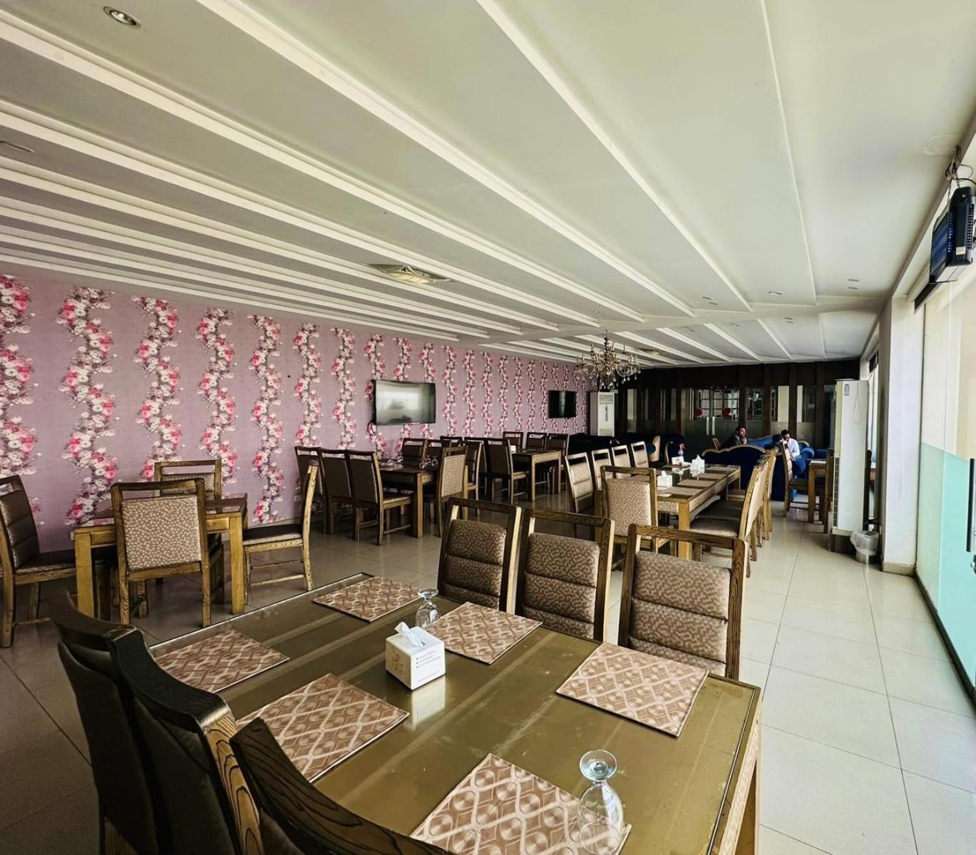 Grand Regent Hotel And Suites 파이살라바드 외부 사진