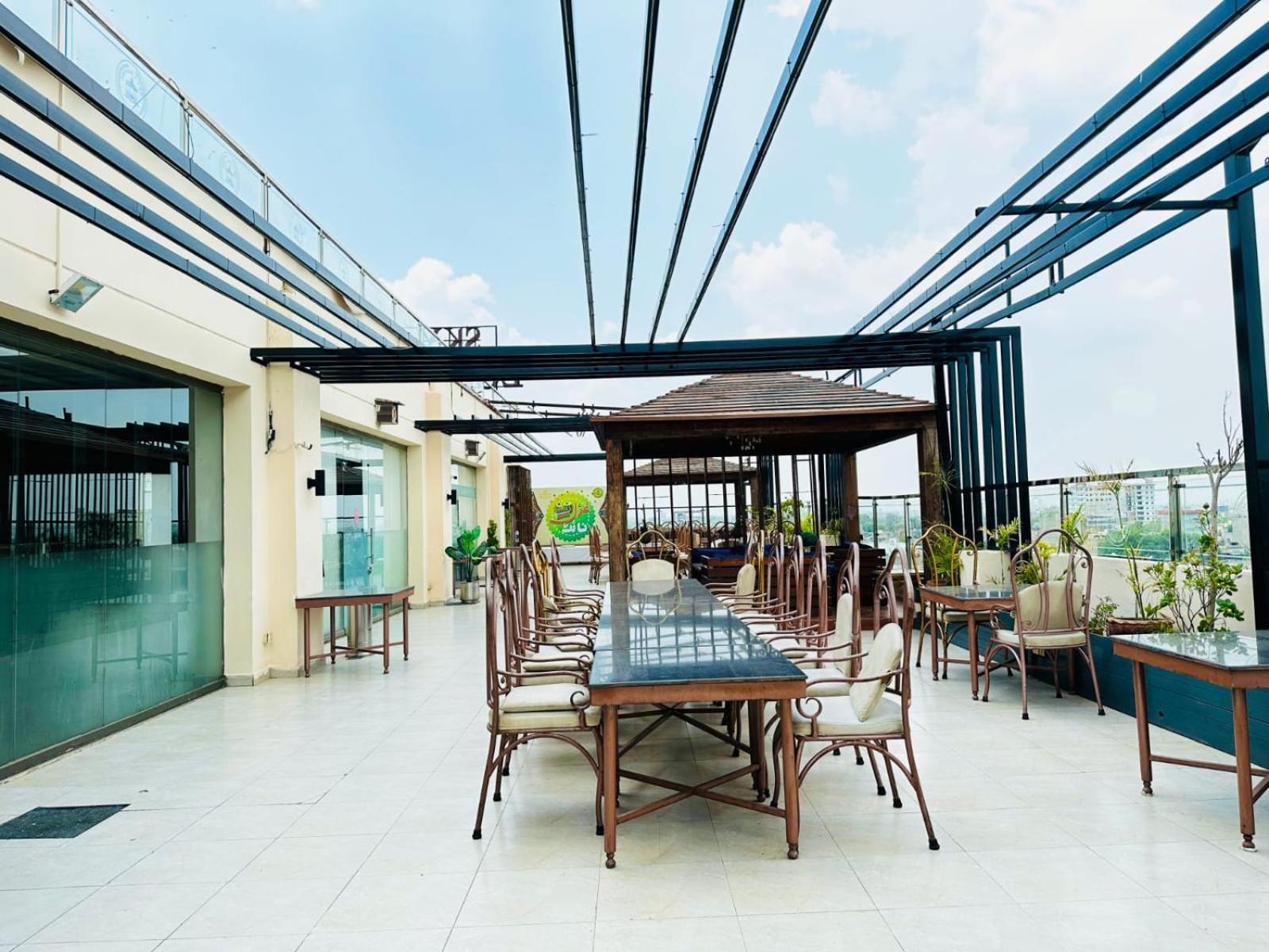 Grand Regent Hotel And Suites 파이살라바드 외부 사진