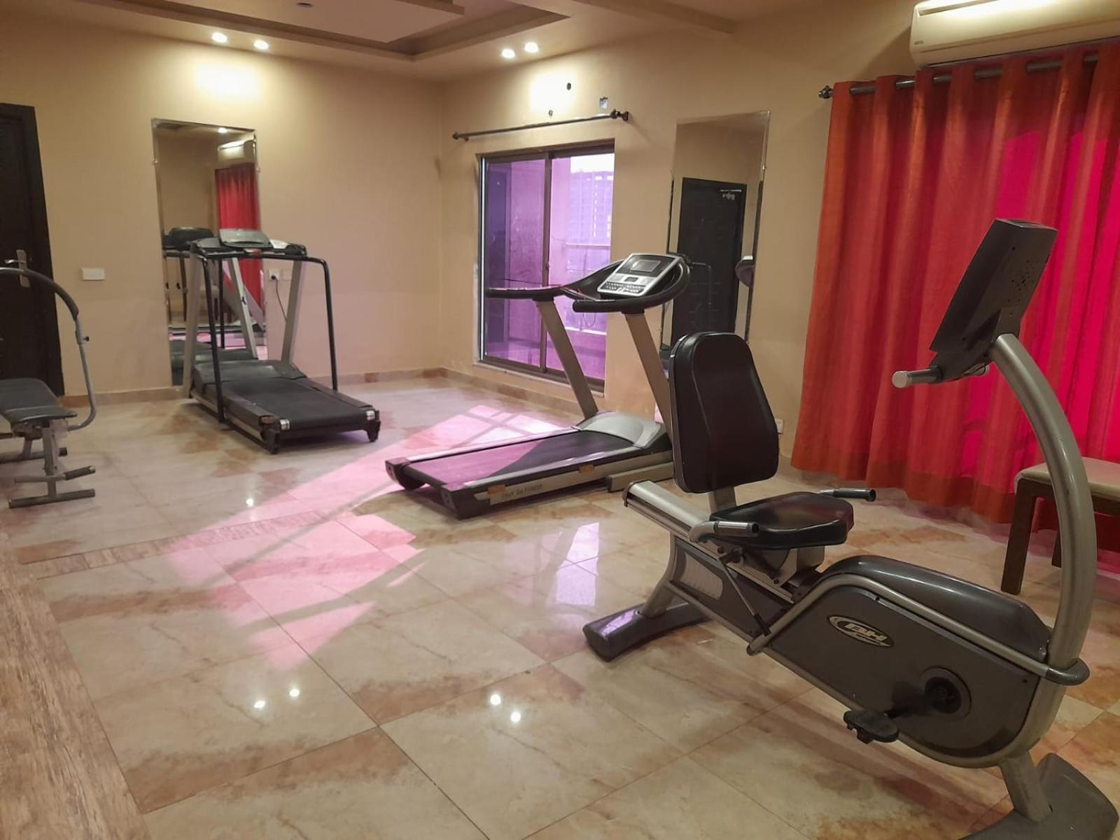 Grand Regent Hotel And Suites 파이살라바드 외부 사진
