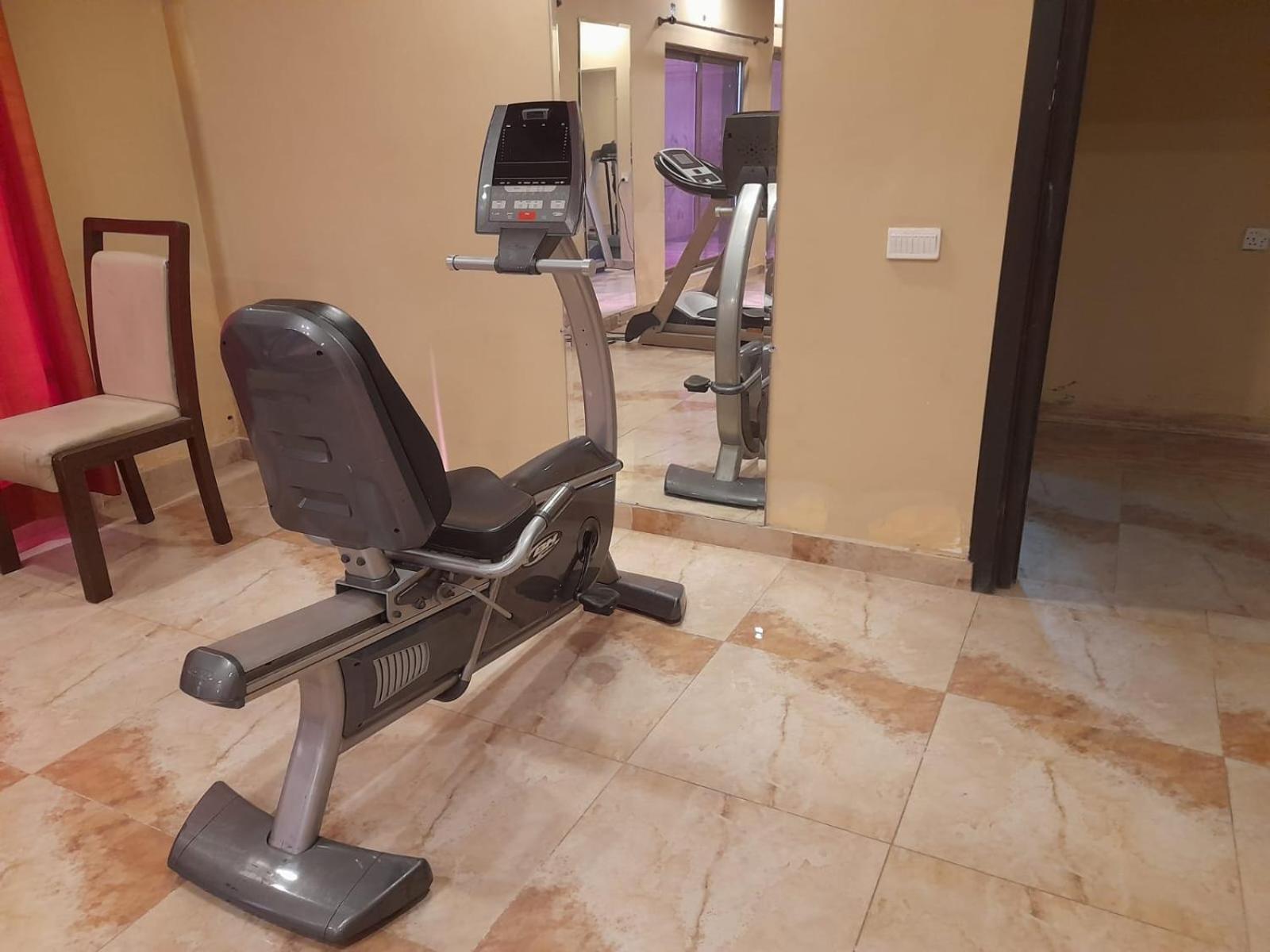 Grand Regent Hotel And Suites 파이살라바드 외부 사진