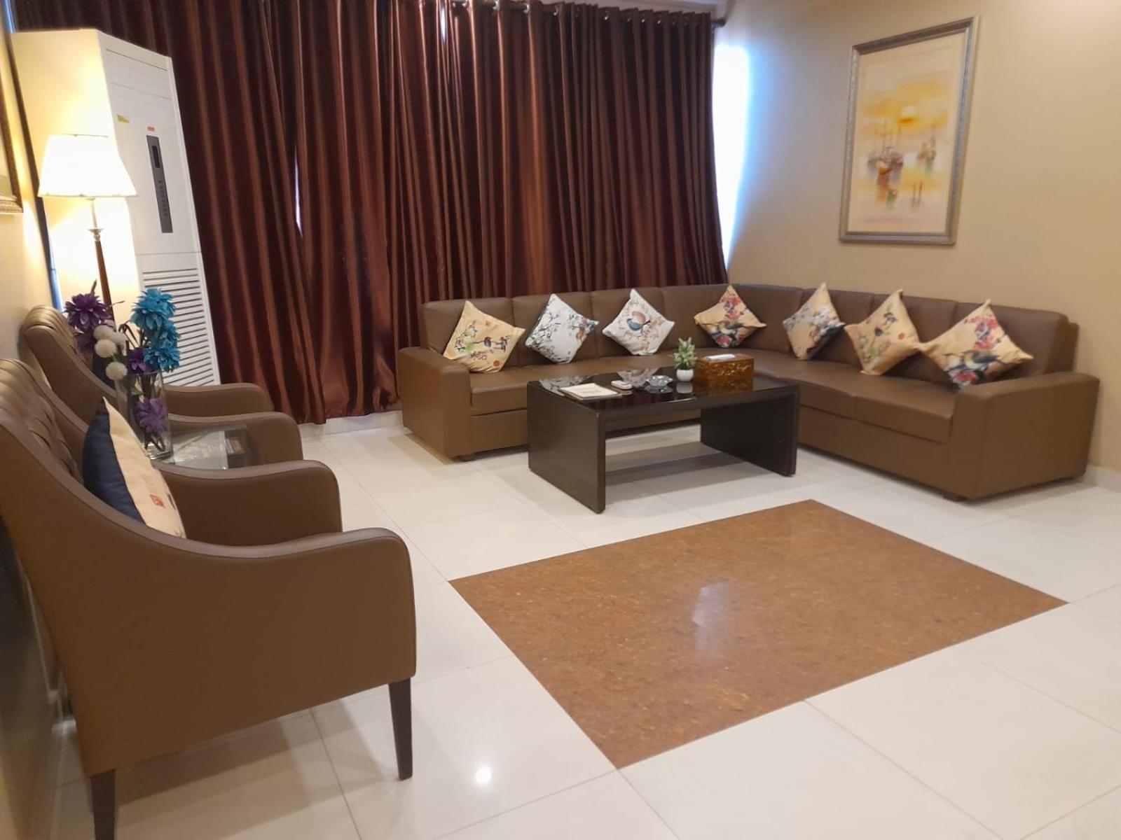 Grand Regent Hotel And Suites 파이살라바드 외부 사진