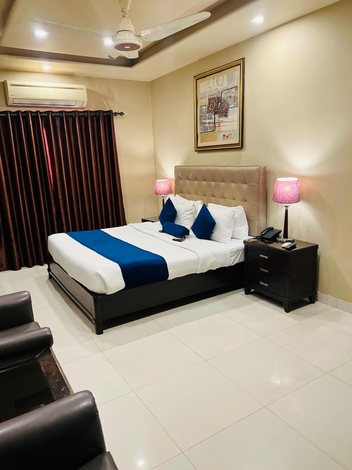 Grand Regent Hotel And Suites 파이살라바드 외부 사진