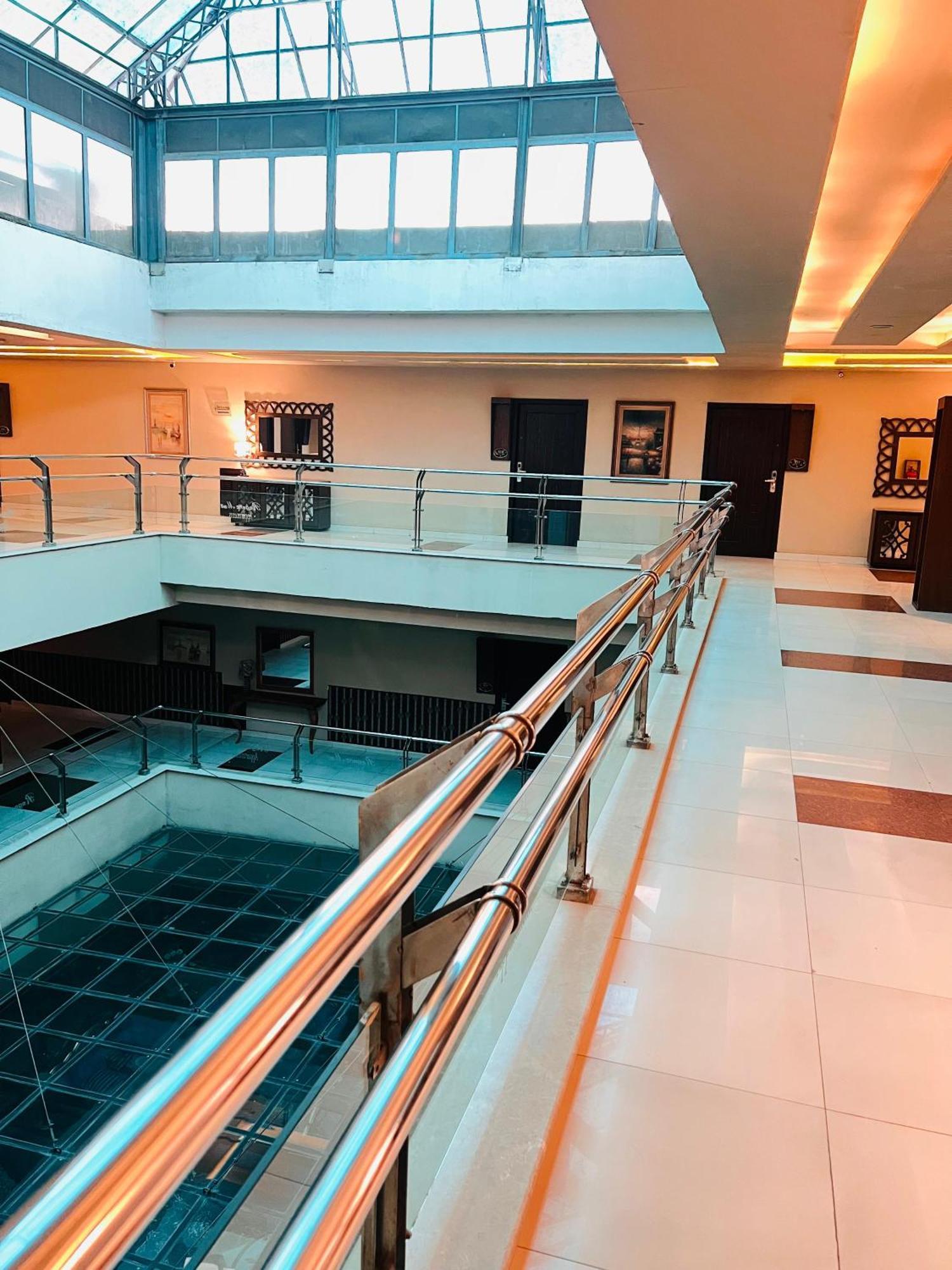Grand Regent Hotel And Suites 파이살라바드 외부 사진